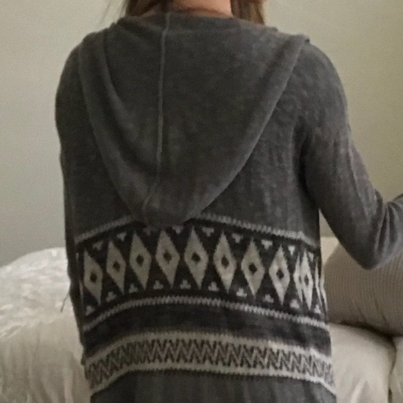 Hollister Tribal Pattern Sweater ~ size XS - Picture 2 of 4
